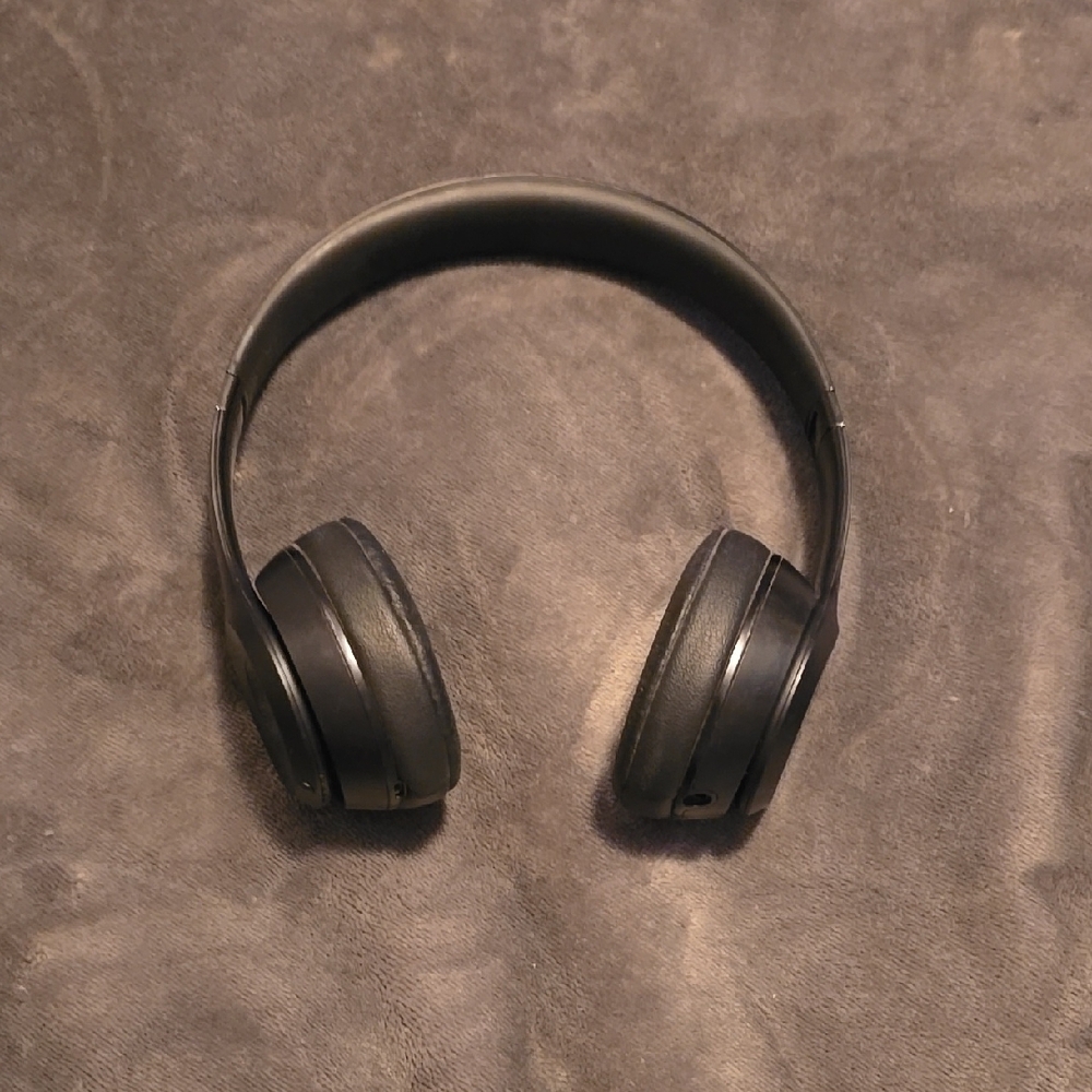 Black Wireless Headphones